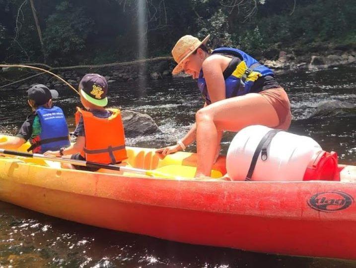 Tonneau Herbergement Insolite Au Camping Des Nieres Ebreuil Exteriör bild