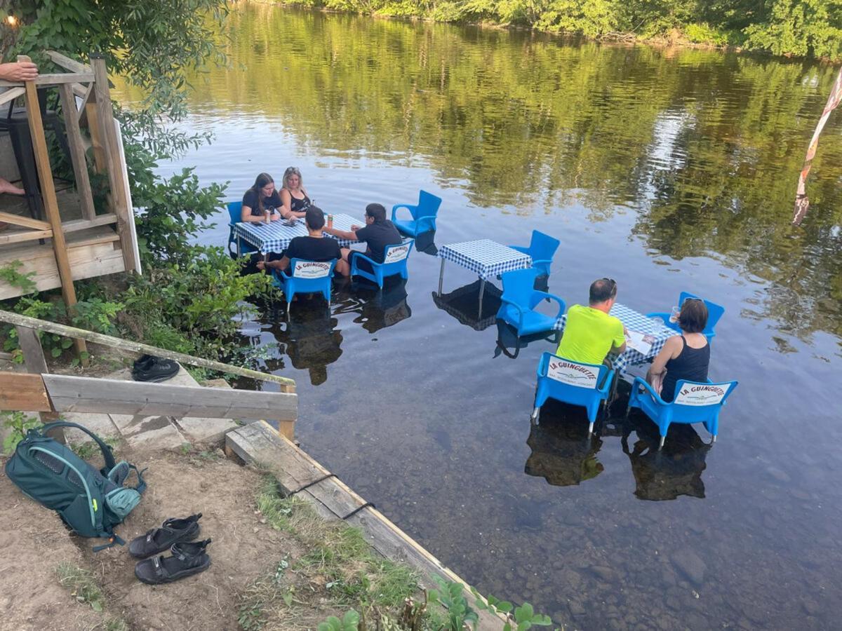 Tonneau Herbergement Insolite Au Camping Des Nieres Ebreuil Exteriör bild