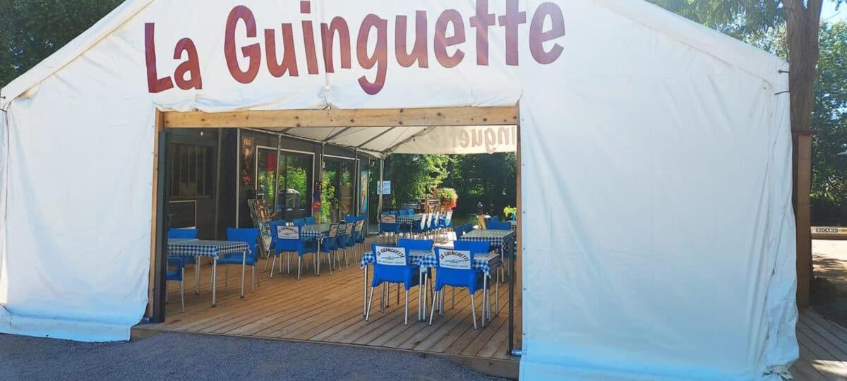 Tonneau Herbergement Insolite Au Camping Des Nieres Ebreuil Exteriör bild